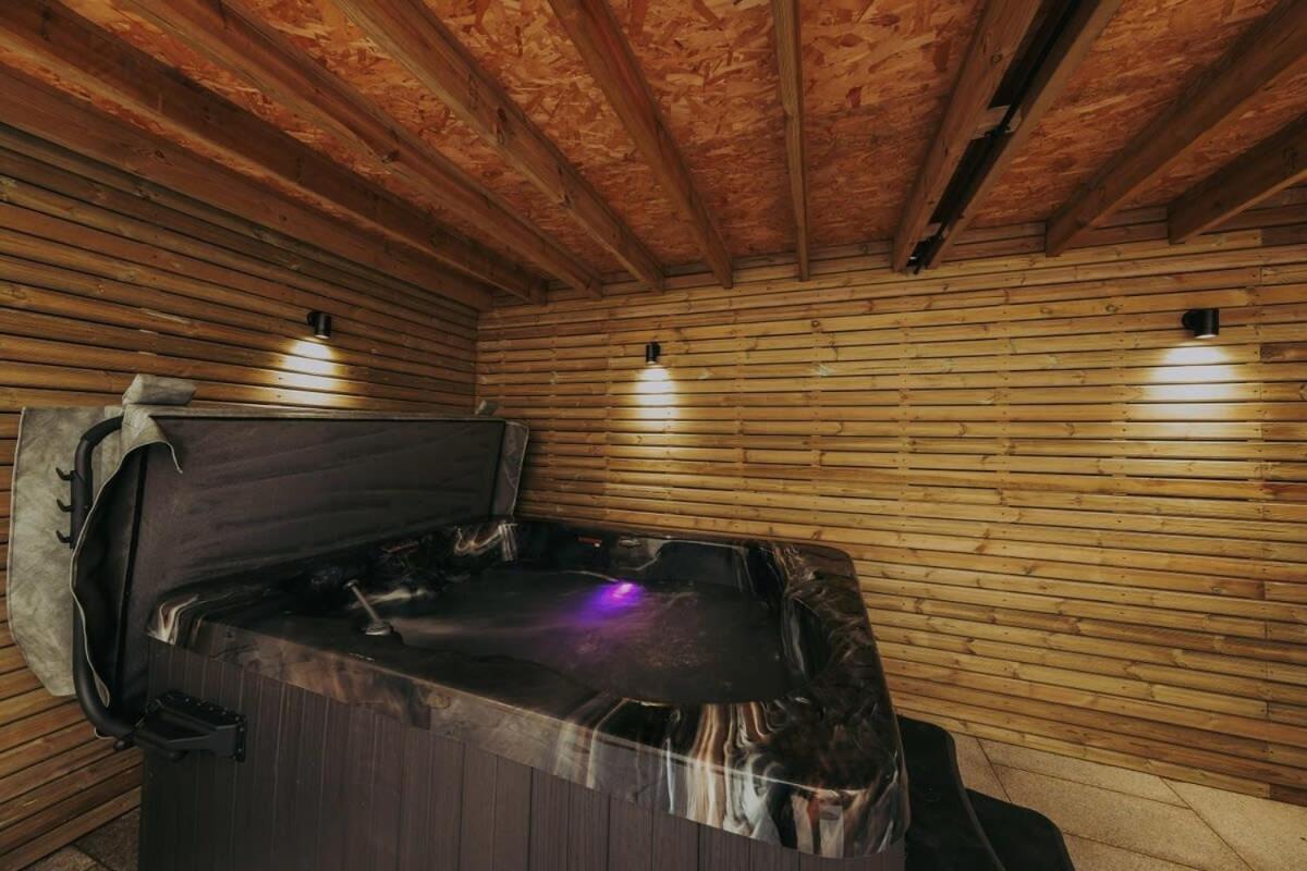 Clifton 32 - Garden Flat With Hot Tub - Hopewell Apartment Bristol Bagian luar foto